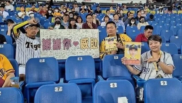 象迷主場舉牌聲援林威助被勸導　台南Josh：那舉「助威」行不行？