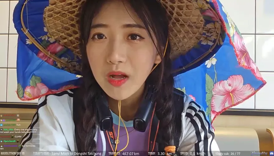 影/狠角色！企鵝妹為15萬剃光眉毛　父母氣炸：妳瘋了嗎？