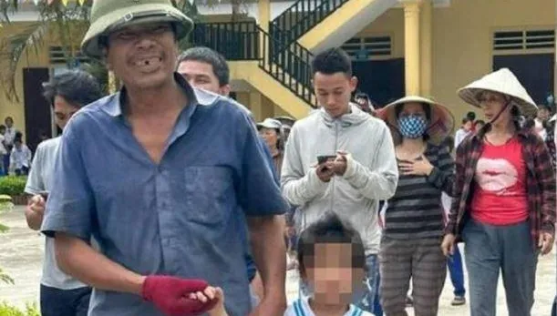 疑在校內遭綁架！6歲妹上學離奇失蹤　監視器拍到詭男入校…超反轉結局曝