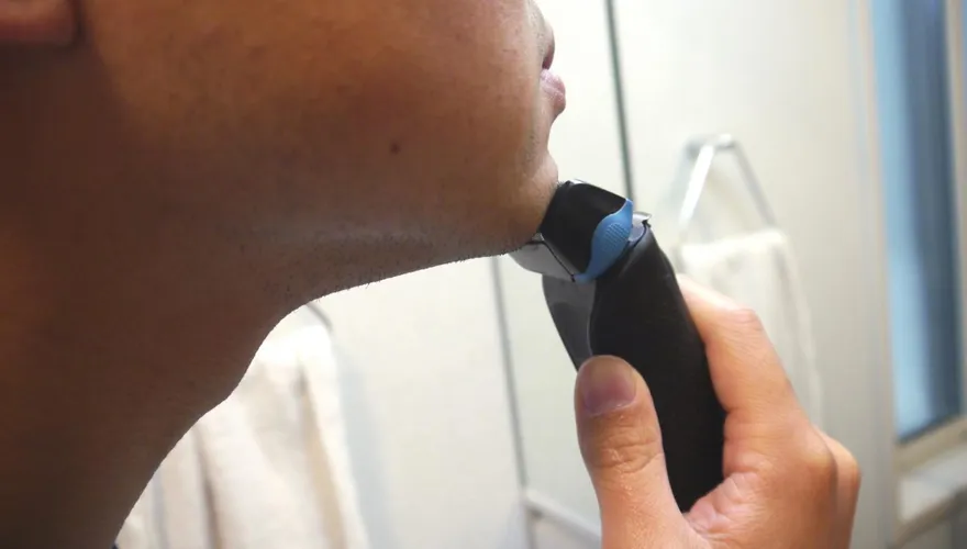 怎樣刮鬍都刮不乾淨？皮膚科醫：「這樣刮」最乾淨且防發癢受傷