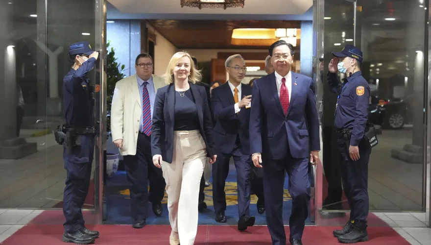 英國前首相特拉斯訪台！陸駐英使館：借台搞「政治秀」其行可鄙其心可誅