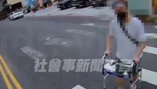 高雄驚見行人地獄！男拿助行器過馬路　沒車願意讓…畫面曝光惹眾怒