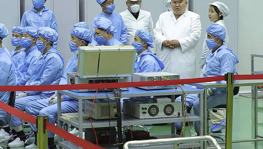 金正恩攜女視察北韓首顆間諜衛星　批准「未來行動計畫」