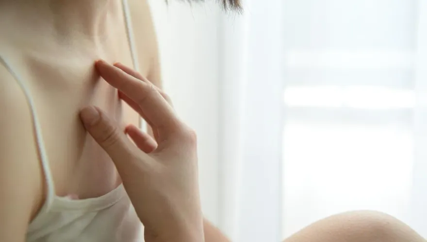 皮膚硬化、消化問題恐是「硬皮症」醫：不只皮膚症狀　會影響全身器官！