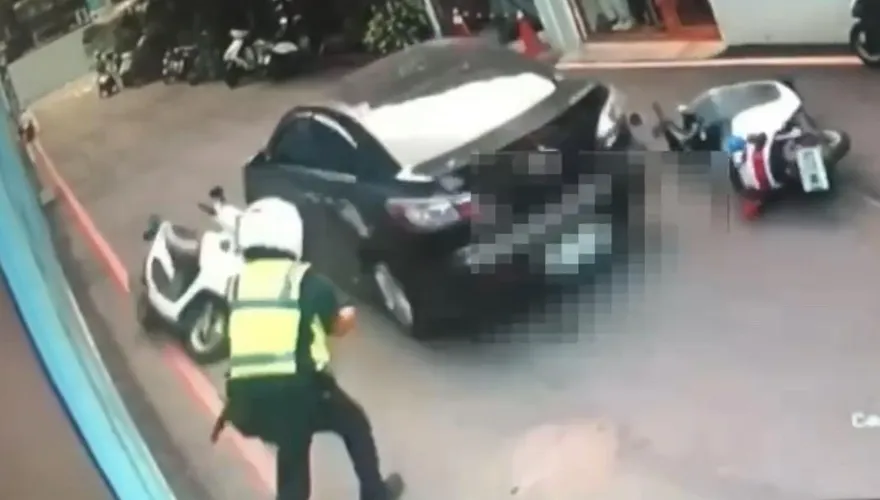 影/開槍片！毒販拒捕開車衝撞2警傷　警開4槍他棄車逃後投案