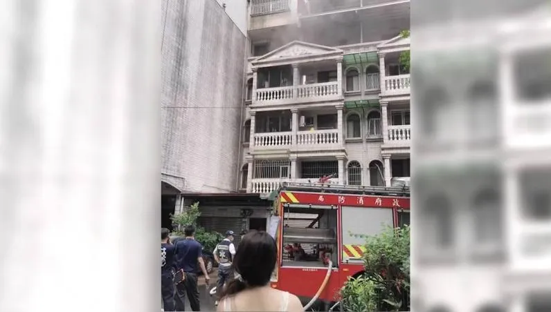 高雄透天厝火警！屋主女兒嚇傻報警　驚喊：書房有火花聲