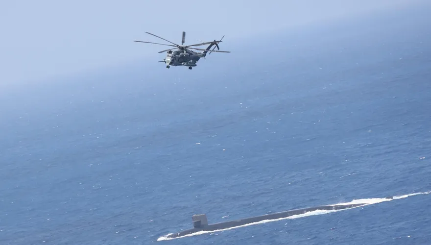 美軍公佈核動力潛艇「緬因號」航行菲律賓海畫面　向北韓展示擴張遏制力道