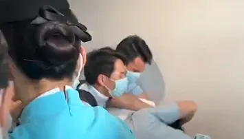 影/廈航傳色機師「潛入女廁偷拍」空姐　當場被抓包下場慘了