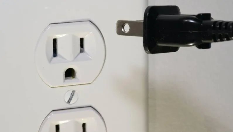 插座孔「口吐綠沫」怎麼辦？台電授「3招」避免短路走火釀災