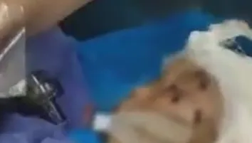 影/2歲童打碎玻璃杯竟遭外婆狠摔命危　親屬痛心：醫好也成植物人
