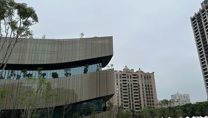 桃園大秘寶加一！鄭文燦任內斥資20億元建造　桃園總圖遭爆漏水、地下室淹水