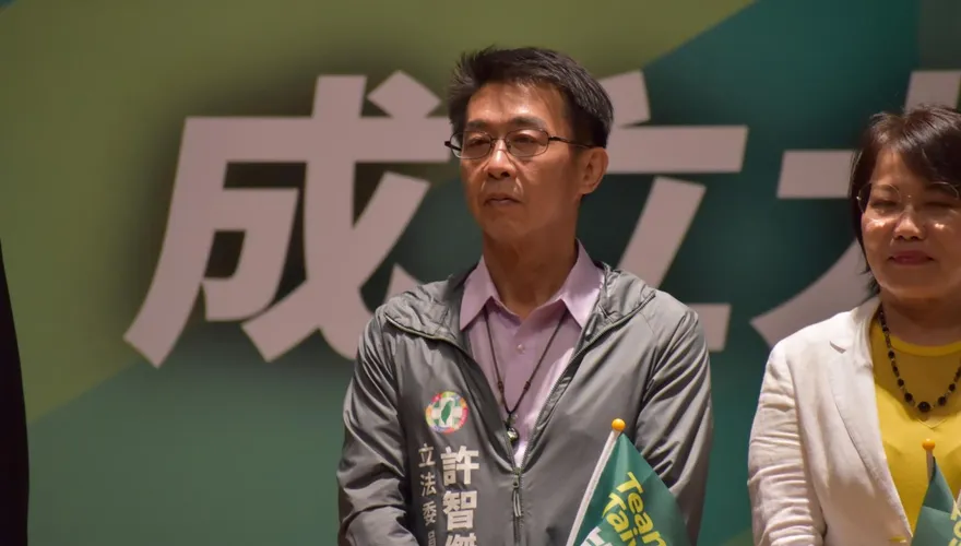 鍾易仲贏藍營鳳山立委初選！力拚高雄破蛋　3連霸許智傑說話了