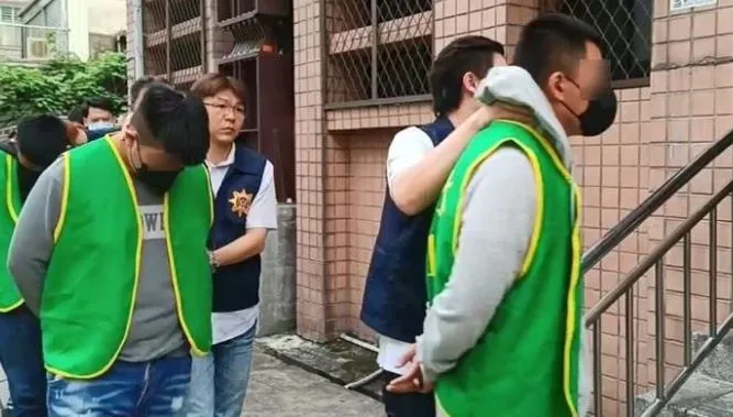 前男友約她漁人碼頭夜遊　追求者吃醋竟撂10人持刀追砍「屁屁慘中2刀」
