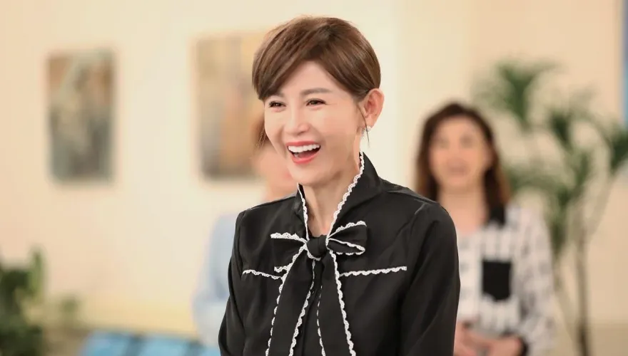 鄭仲茵拍戲驚傳意外！在攝影棚「突昏厥」緊急送醫…工作一度全停擺