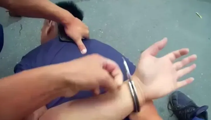 影/高雄男拒檢重踩油門溜！街頭亂竄塞車陣就逮　酒駕被抓包最高恐罰近19萬
