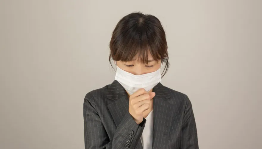 不是小孩的專利！母遭小孩傳染腸病毒　喉嚨痛「如刀割」