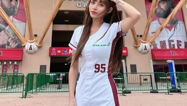 林襄自爆被Yuri排擠！赴美合照找嘸自己　無奈喊：太過分了