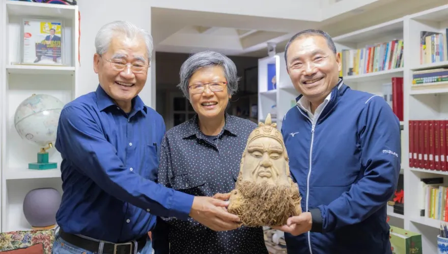行程跑不停！侯友宜拜會前閣揆毛治國　談能源危機等議題