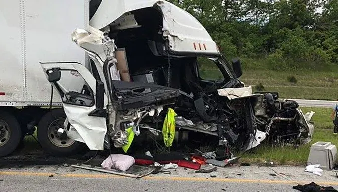 疑似未注意前方路況　聯結車追撞七車釀1死2傷