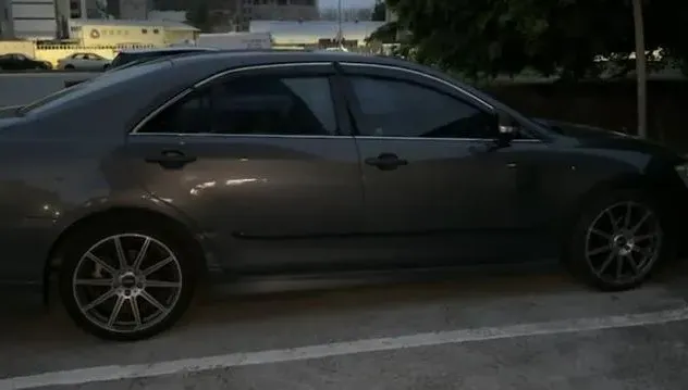 高雄停車場男子陳屍駕駛座！　警消破窗驚見屍水流出