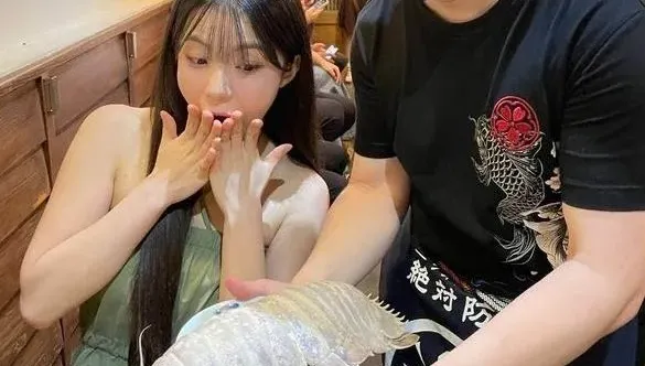 嘗鮮！「大王具足蟲拉麵」紅到韓國　啦啦隊女神李多慧讚好吃