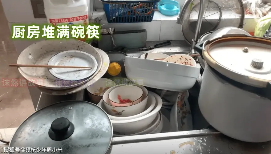 跟婆婆賭氣「6天不洗碗堆廚房」　任發霉飄惡臭原因曝...網友力挺媳