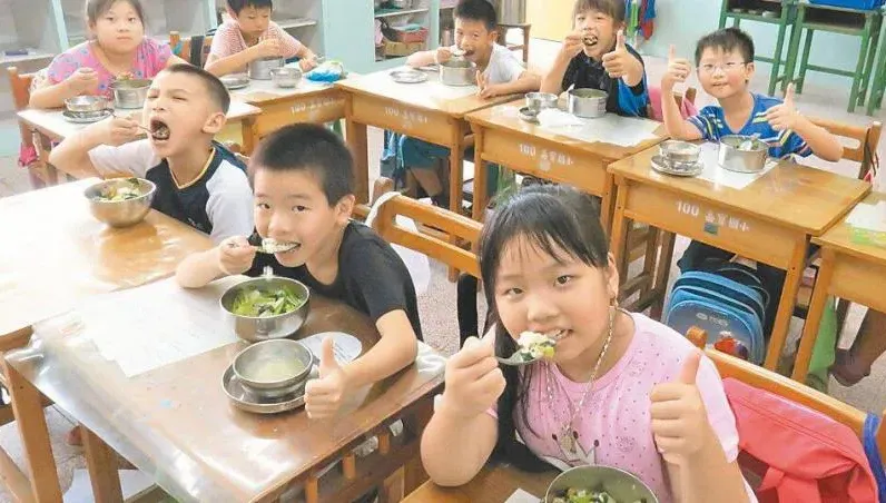 營養午餐調漲！新北59校新學年擬漲5元　弱勢學童不受影響
