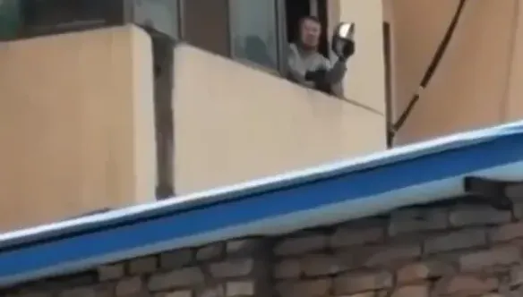 影/8旬嬤不分日夜「狂敲盆擾民」　附近商家無奈：報警也沒用