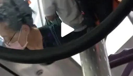 影/歡樂公車出發！司機玩猜謎逗樂整車妹子「不想下車」　網敲碗想搭