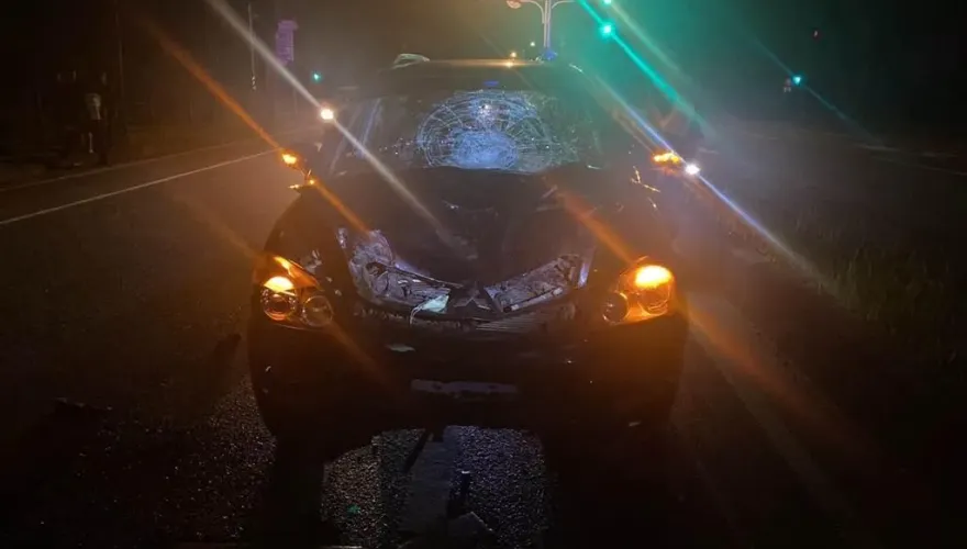 花蓮「酒駕騎士」無照貨車對撞！彈飛重摔車頭　搶救不治