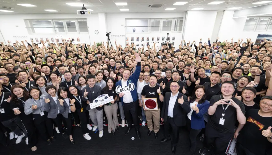 影/效率最高品質最好！馬斯克「深夜誓師」上海超級工廠　結束44小時「特種兵之旅」返美