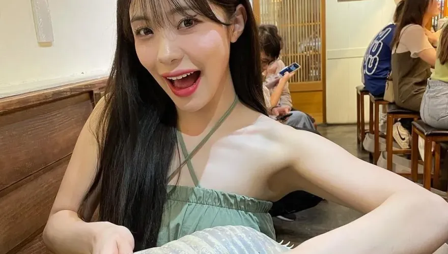 李多慧朝聖「大王具足蟲拉麵」！吃完吐2字心得　樂天女孩們全嚇壞