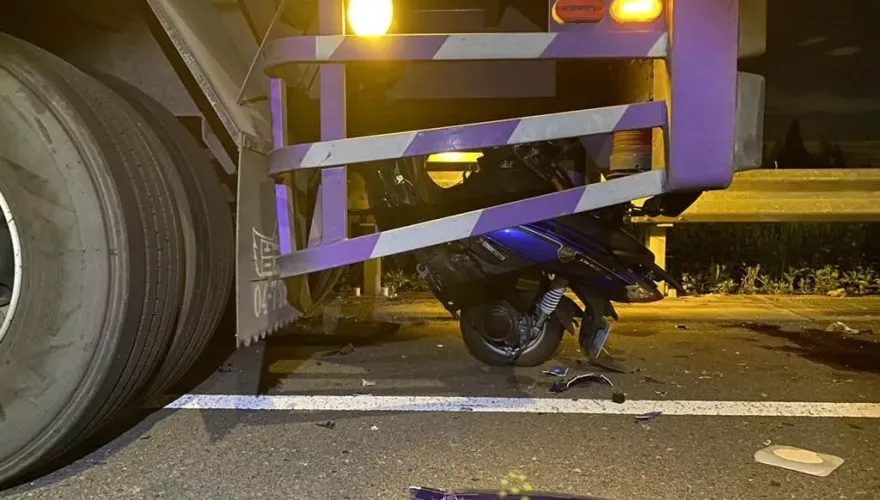 彰化聯結車違停害命！機車撞進車尾　56歲騎士送醫不治