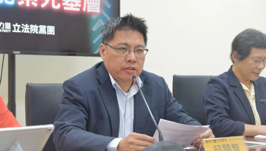 比林智堅嚴重？邱顯智爆論文疑「教授抄學生」相似度高達51%　林志潔回應了