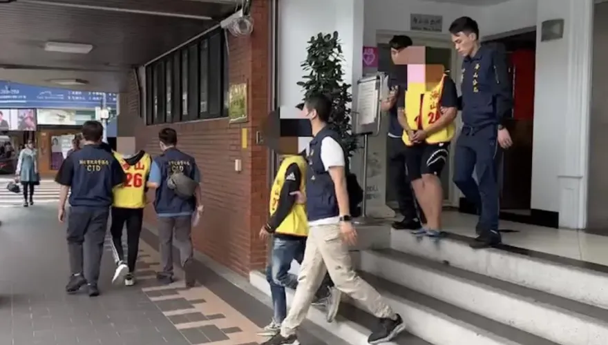 影/攻堅片！警破四海幫海富堂詐騙集團　救4人遭囚禁被害人再逮4嫌