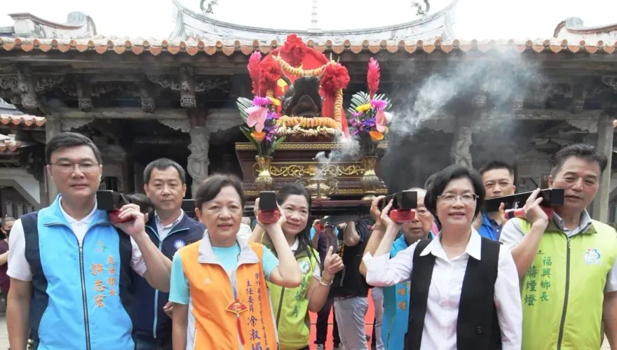 「鹿港慶端陽」恭請龍王尊神、水仙尊王助陣！12艘龍舟同開光點睛