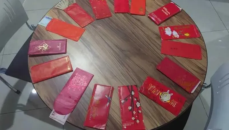 垃圾場裡挖啊挖！台東清潔隊員挖出4萬現金　疑長輩誤丟壓歲錢