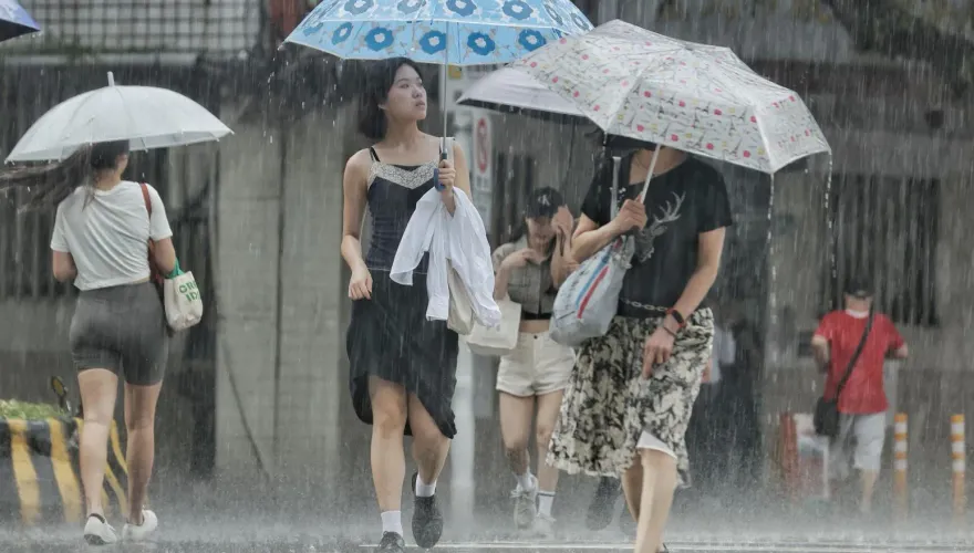 全台午後雷雨狂炸到深夜！專家曝「原因」：一年發生不到10天