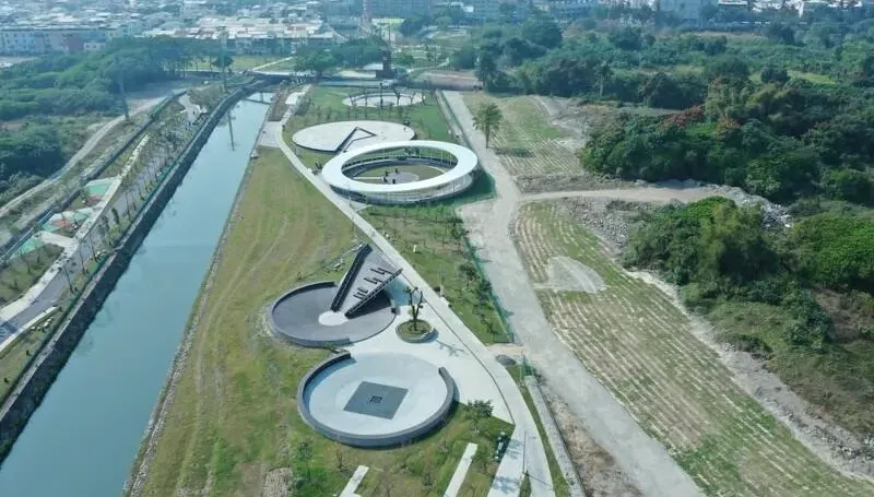 噁心！屏東縣民公園驚見「遛鳥俠」遊蕩　民眾看傻眼直呼嚇壞孩童