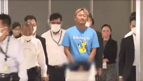 影/綾野剛也受害！日網紅前議員涉嫌恐嚇遭全球通緝　返國「一下機就被逮」
