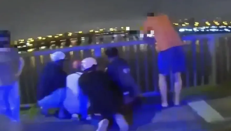 快訊/救人片！女子情緒不穩墜落重陽橋　姊趕到現場及時緊抓救人