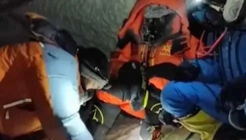 只剩400公尺！2山友為救人放棄珠峰登頂　婦人獲救後只願付4成救援費