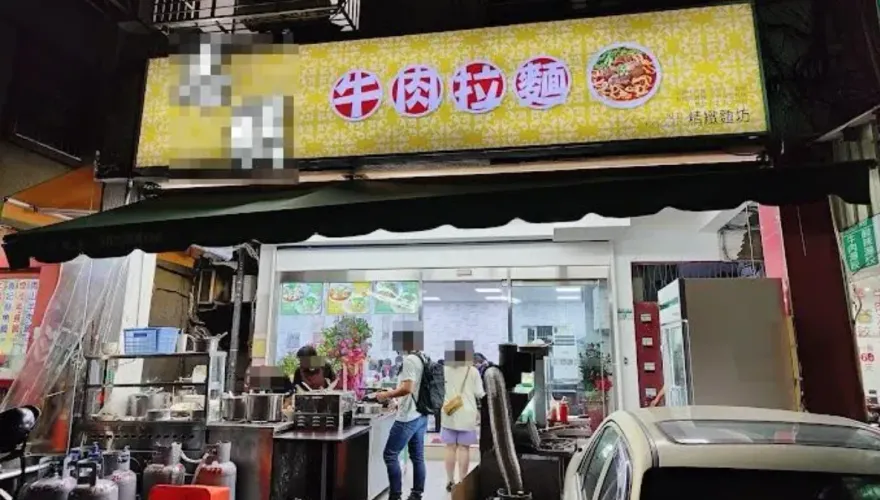 無辜捲抹布水煮麵風波！　台中同名牛肉麵「衰躺槍」慘被洗1星負評、改名