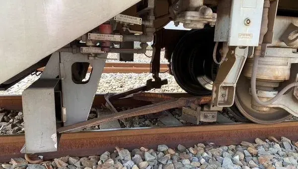 快訊/台鐵大林站區間車「突撞金屬物」！旅客改搭列車、報警處理中