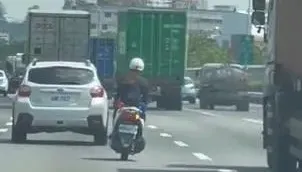 影/女警追車拼命飆上國道！穿梭車陣超驚險　國道警依法開罰
