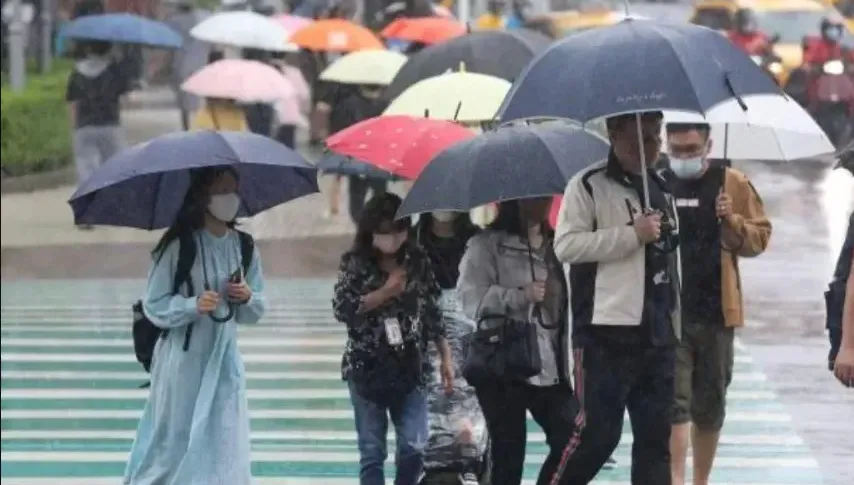 快訊/下班帶傘！3縣市發布雷雨通報　大雨＋雷擊持續至18：15