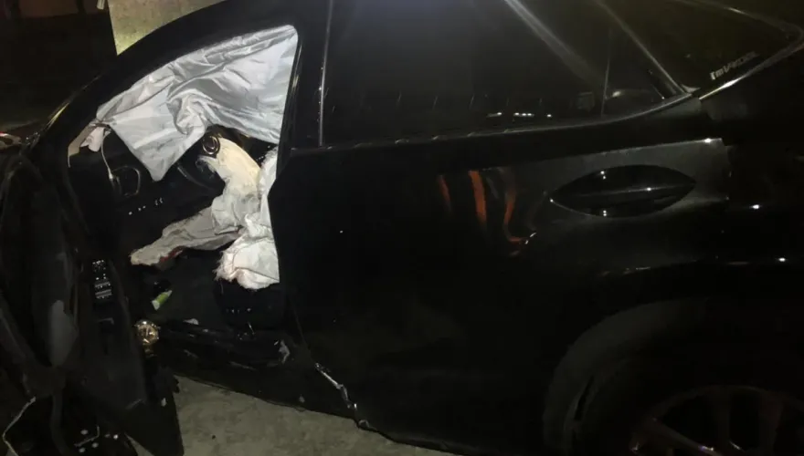 百萬休旅車撞爛白色轎車成廢鐵！高雄大寮嚴重車禍釀3傷疑因「血糖過低」