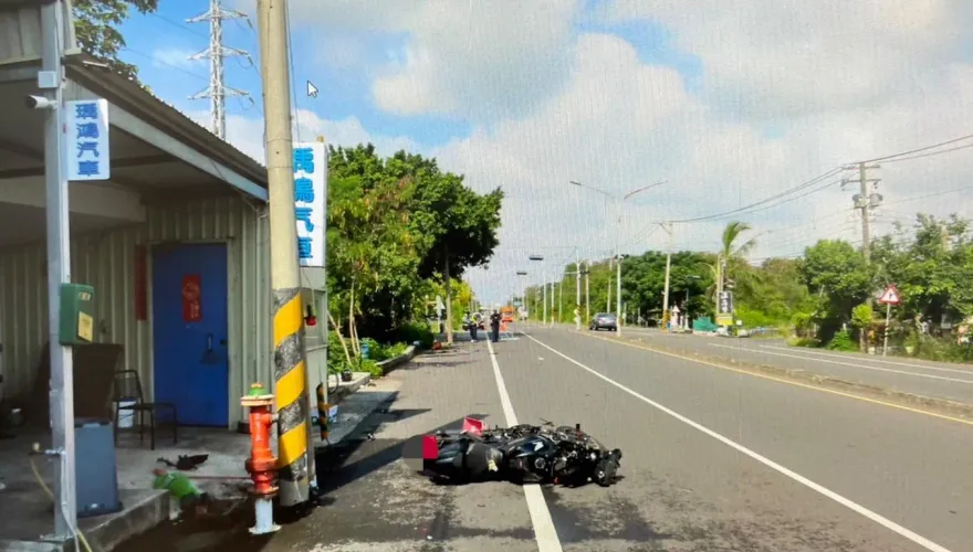 影/驚悚畫面慎入！台南暴衝重機連環撞　女騎士小腿慘遭撞斷噴飛6m