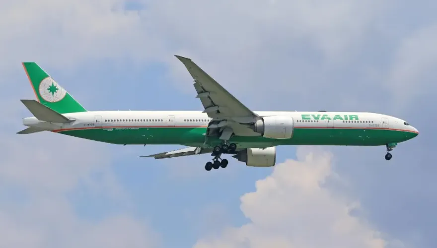 飛台班機延誤22.5小時「只給1水1餅乾1罐頭」挨轟　長榮航空回應了