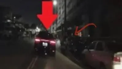 閃路邊行人往左偏…「車輪壓雙黃線」秒遭拍下檢舉　他接罰單傻眼